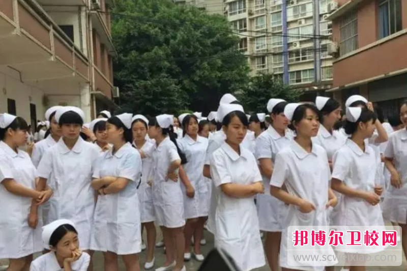 2023年重庆女生在护理学校学什么好