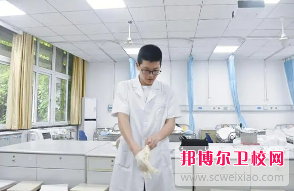 云南2023年男生读护理学校学什么好