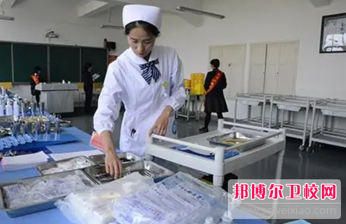 云南2023年女生上护理学校学什么好