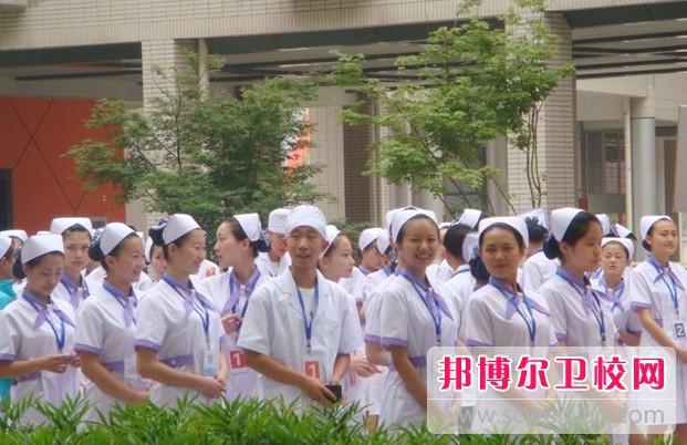 四川2025年女生读什么护理学校